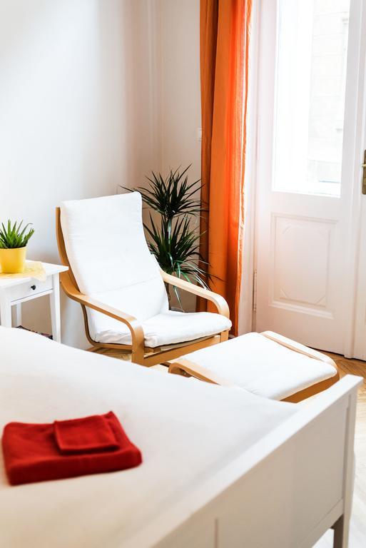 Anker Apartment at Deák Sq. Boedapest Buitenkant foto